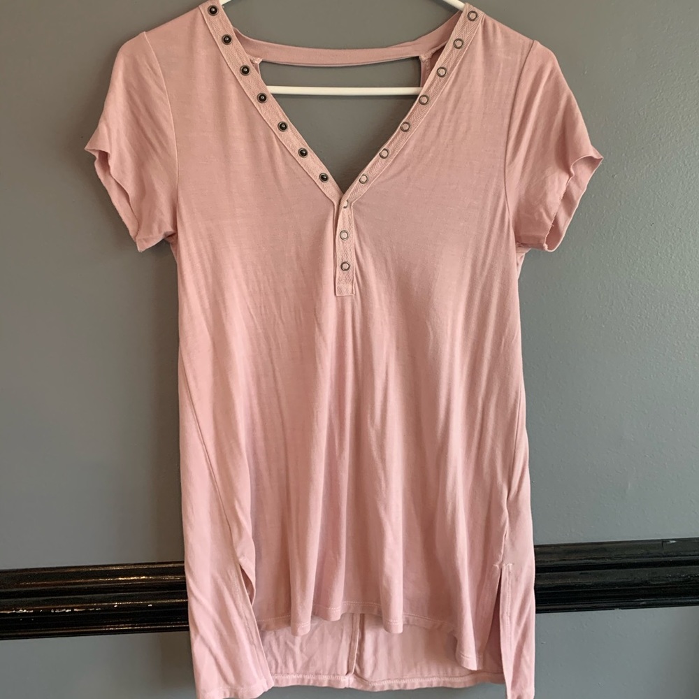 Light pink t shirt